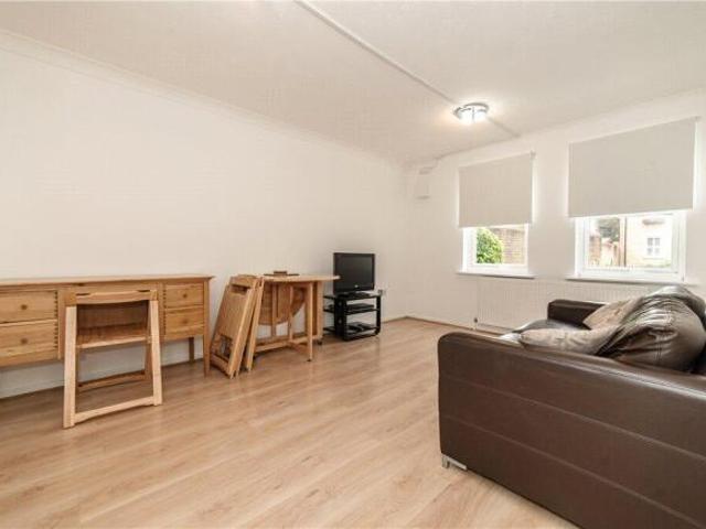 Apartment for rent in Cat Hill, England