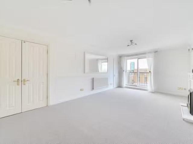 Apartment for rent in Cardiff International Sports Village, Falcon Lodge