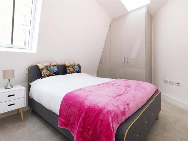 Apartment for rent in Cat Hill, England
