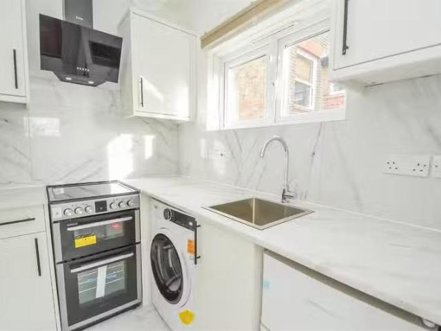 Apartment for rent in The Galleries, Navestock Side