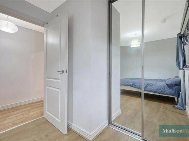 Apartment for rent in Cat Hill, England