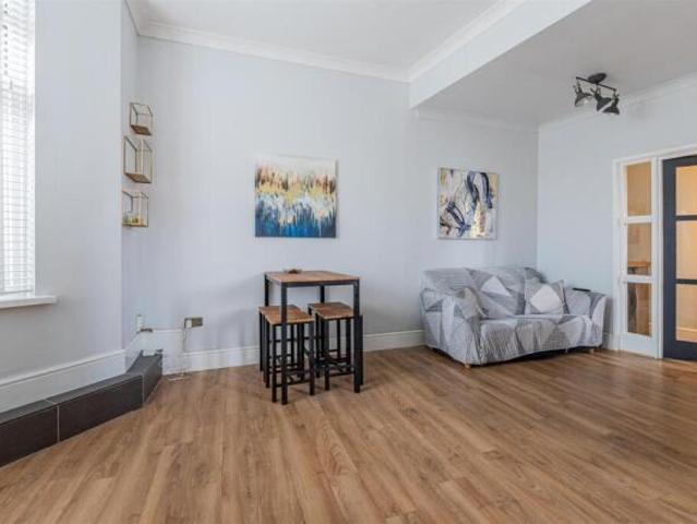 Apartment for rent in Plasnewydd, Falcon Lodge