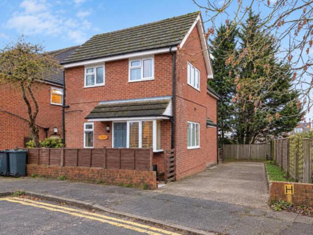 Apartment for rent in Woodbridge Hill, Guildford