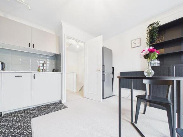 Apartment for rent in Cat Hill, England