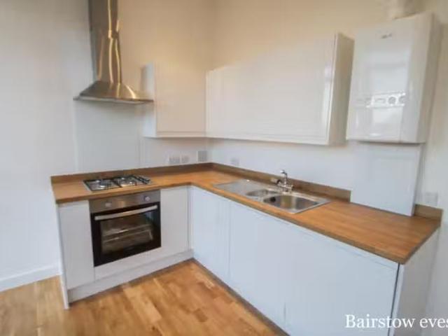 Apartment for rent in Caterham on the Hill, Hillview