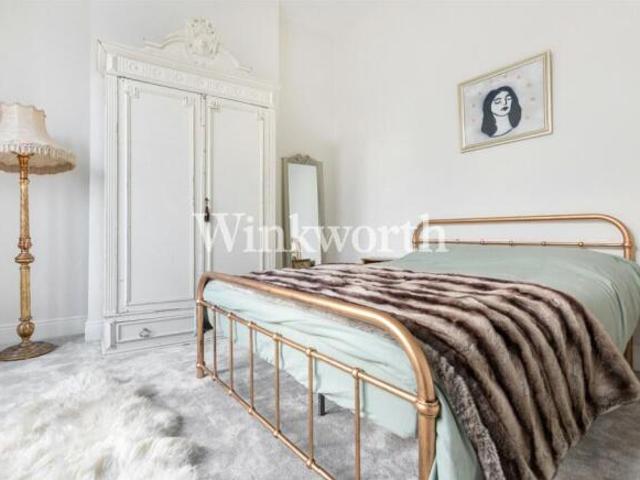 Apartment for rent in Cat Hill, England