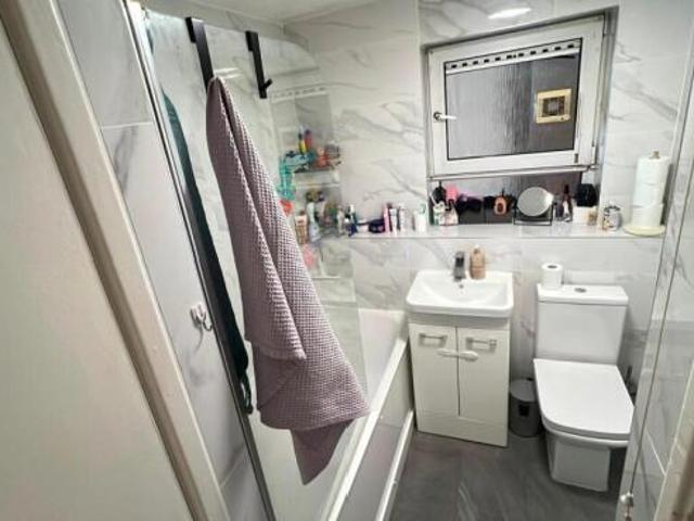 Apartment for rent in Cat Hill, England