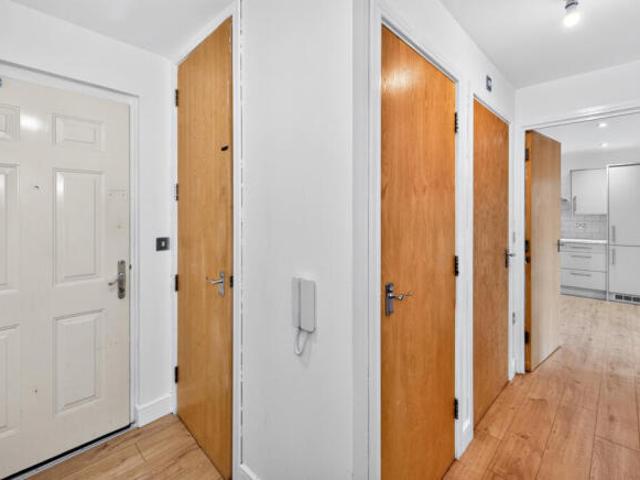 Apartment for rent in Cat Hill, England