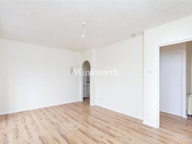 Apartment for rent in Cat Hill, England