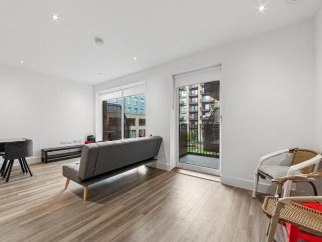 Apartment for rent in Cat Hill, England