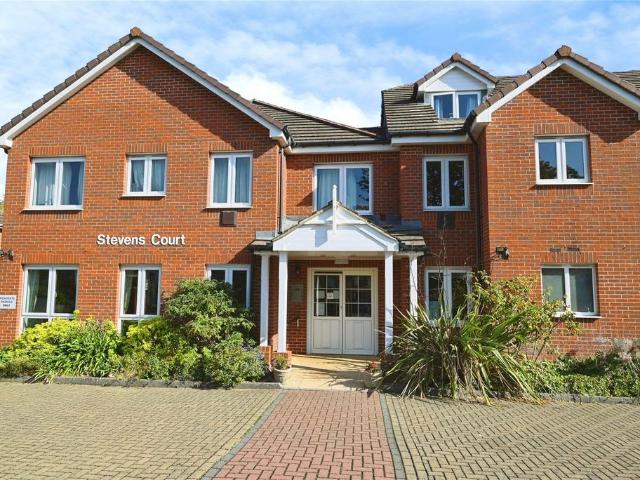 Flat for sale in Sindlesham, Winnersh
