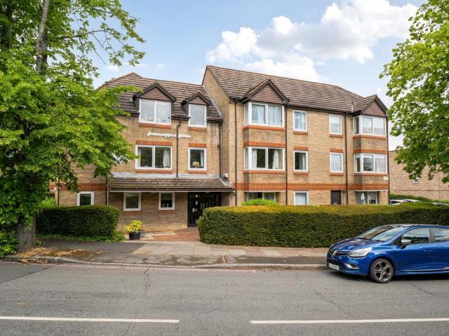 Flat for sale in Greater London