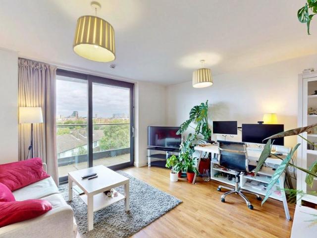 Flat for sale in Rotherhithe, Greater London
