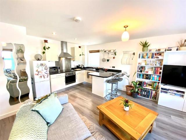 Flat for sale in Fretherne, Hertfordshire