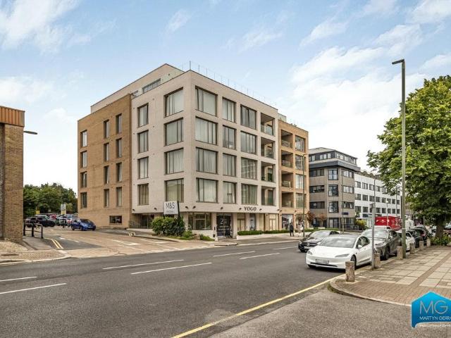 Flat for sale in Whetstone, Oakleigh Park