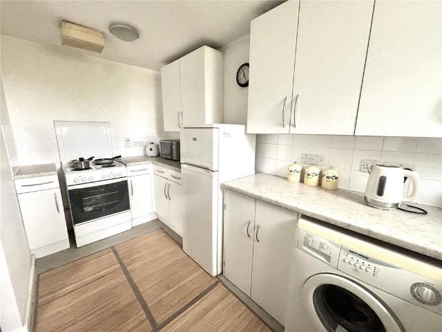 Flat for sale in North Kensington, Greater London