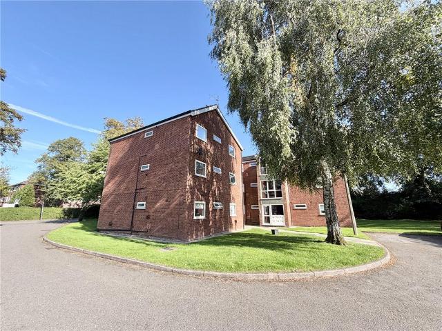 Flat for sale in Sale, Trafford