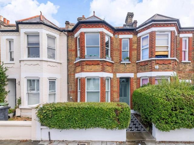 Flat for sale in West Norwood, Greater London
