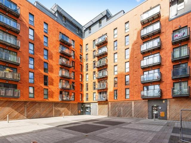 Flat for sale in Slough