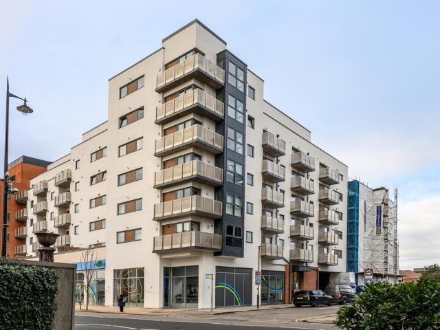 Flat for sale in London Borough of Merton, Merton Park