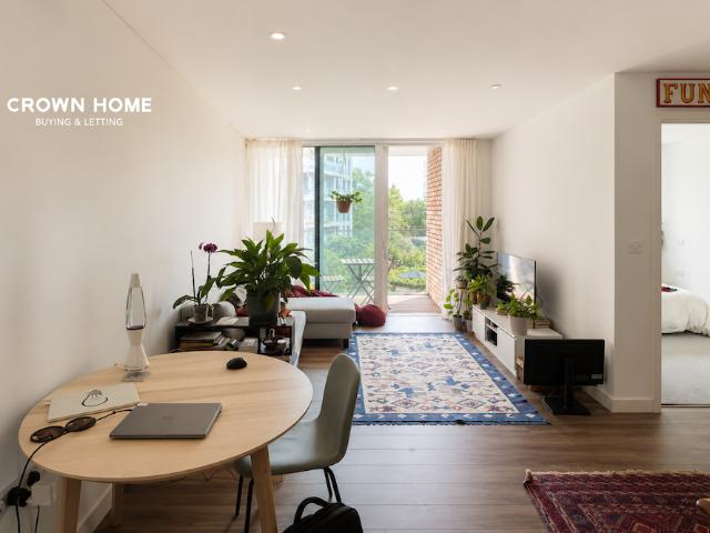 Flat for sale in Woodberry Down, Stamford Hill
