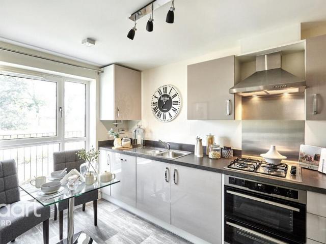 Flat for sale in London Borough of Redbridge, Greater London