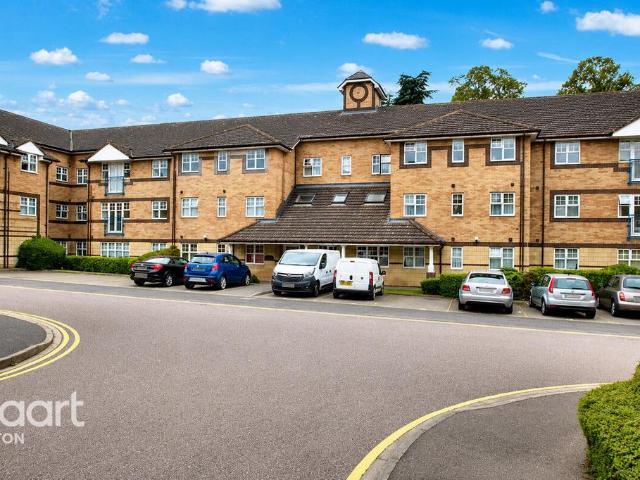 Flat for sale in Spring Park, Luton