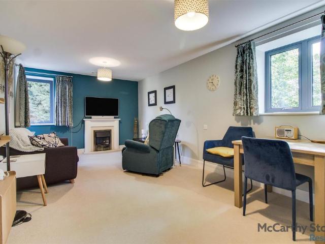 Flat for sale in Potters Bar, Hertfordshire