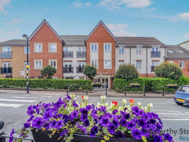 Flat for sale in Leighton-Linslade, Leighton Buzzard