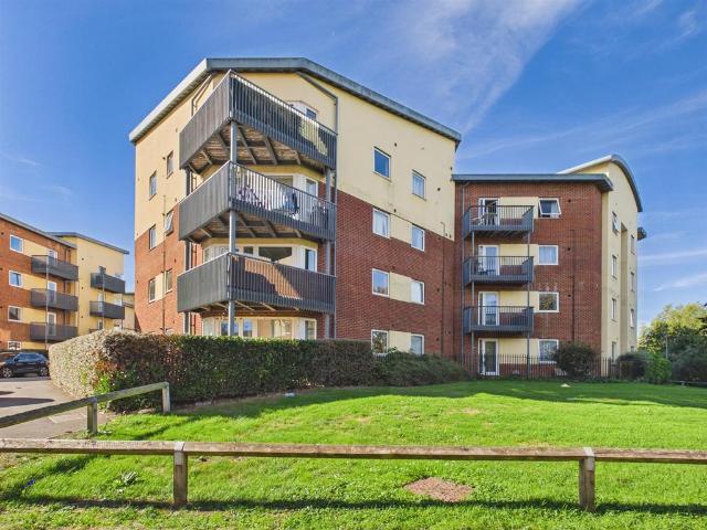 Flat for sale in Kingsholm, Gloucester