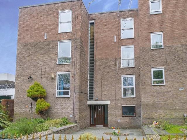 Flat for sale in Calderstones