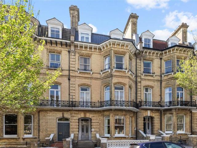 Flat for sale in Brunswick