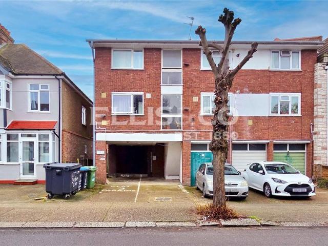 Flat for sale in Sudbury, Greater London