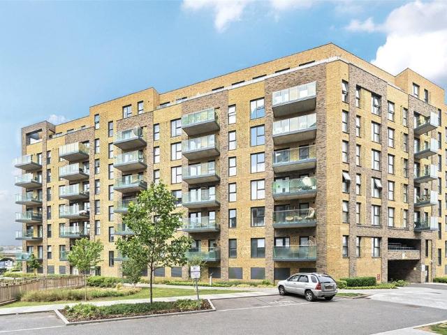 Flat for sale in Monks Orchard, Kent