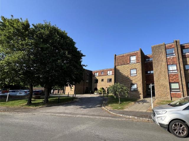 Flat for sale in Westborough, Surrey