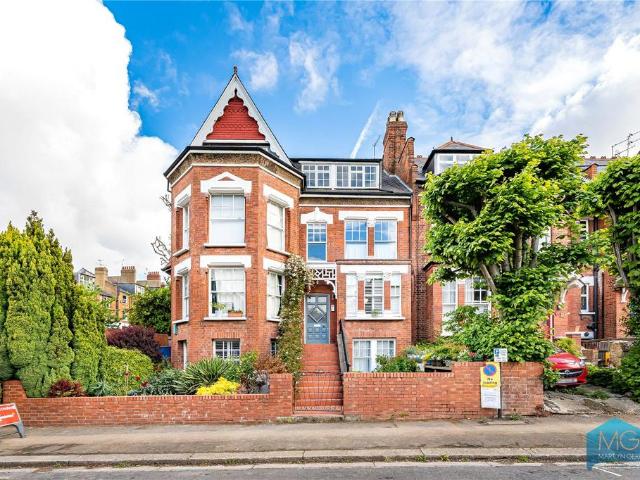 Flat for sale in Muswell Hill, Greater London