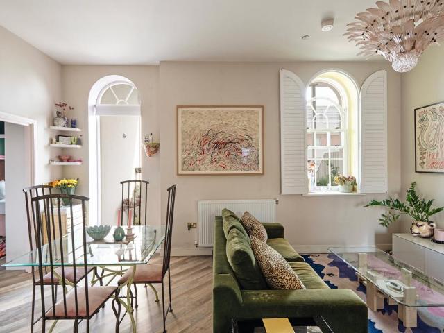 Flat for sale in Bromley-by-Bow, Bow