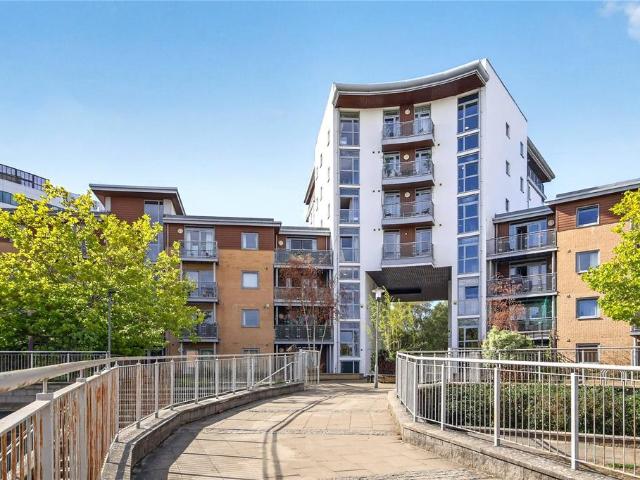 Flat for sale in Easthampstead, Bracknell