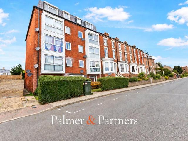 Flat for sale in Colchester, Essex