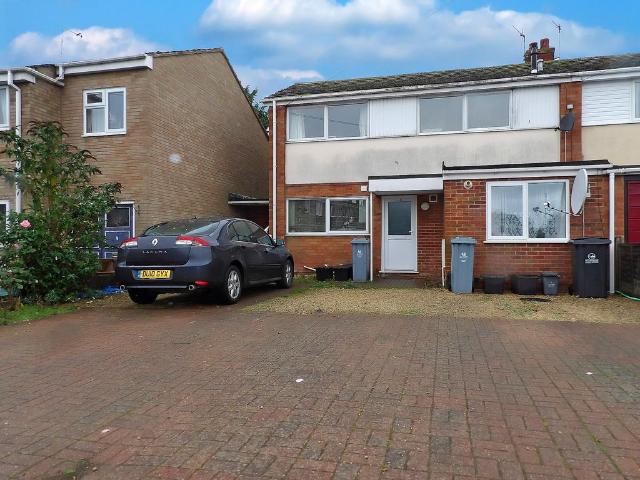 Flat for sale in Deer Park, Black Bourton