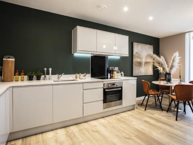 Flat for sale in New Barnet, Greater London