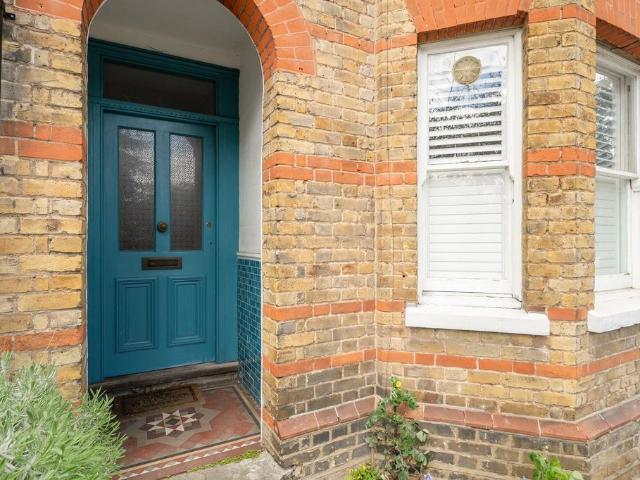 Flat for sale in Clewer Village, Windsor
