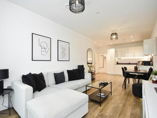 Flat for sale in Navestock Side, Essex
