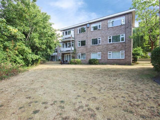 Flat for sale in Cliff Hill, Warwick