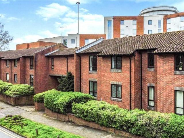 Flat for sale in Reading