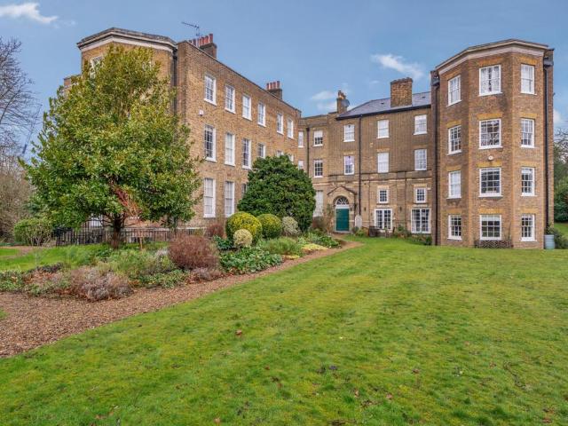 Flat for sale in London Borough of Lewisham, Deptford