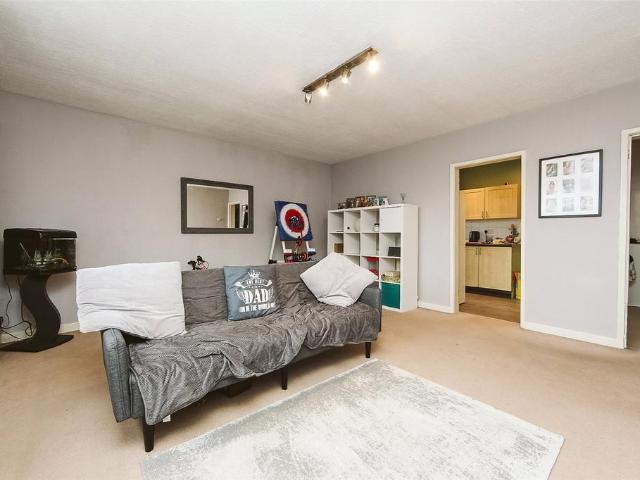 Flat for sale in Ainsdale, Sefton