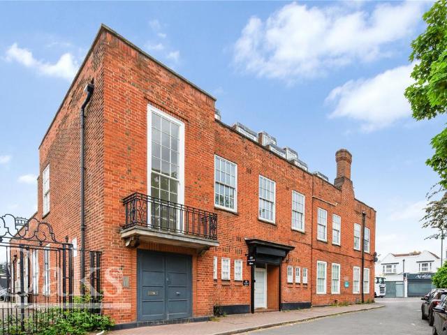 Flat for sale in London Borough of Croydon, Norbury