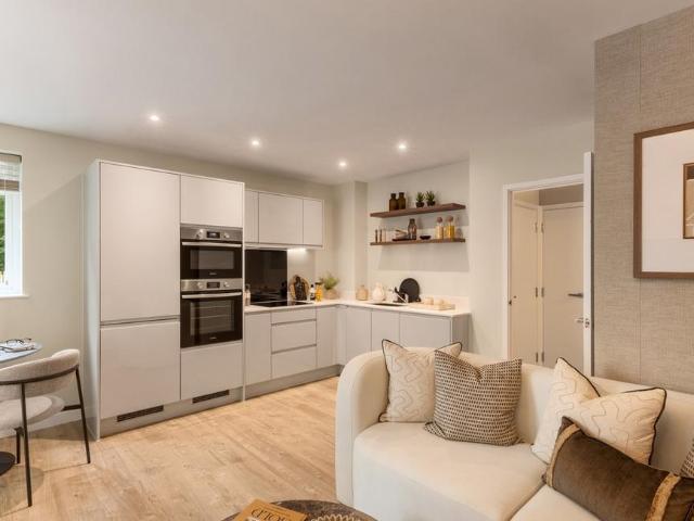 Flat for sale in New Barnet, Greater London