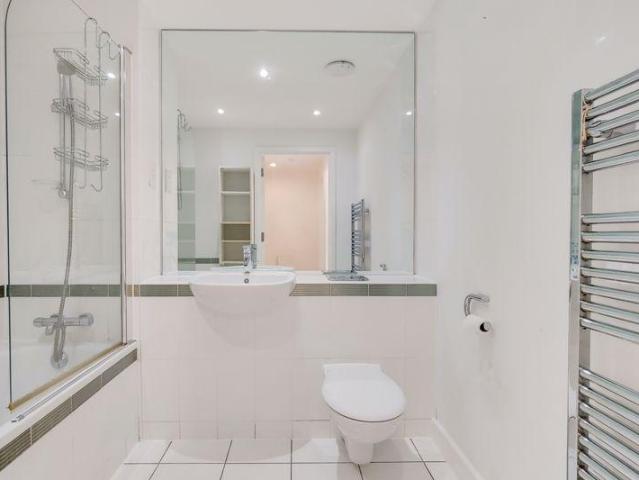 Flat for sale in Holloway, Lower Holloway